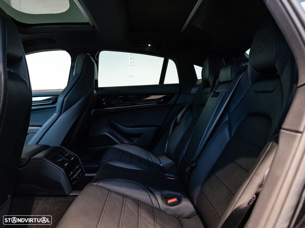 Porsche Panamera 4 E-Hybrid - 33