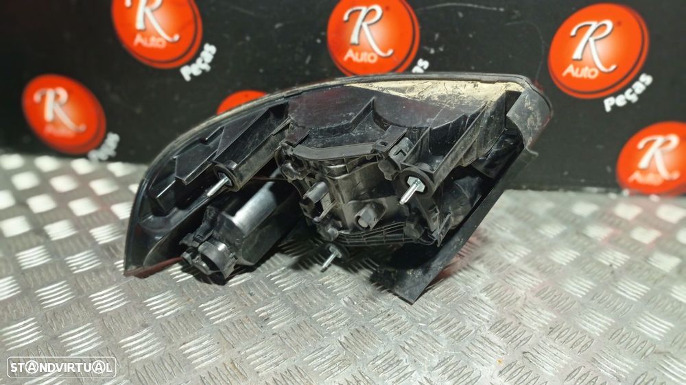 Farolim Stop Esq Fiat Linea (323_, 110_) - 3