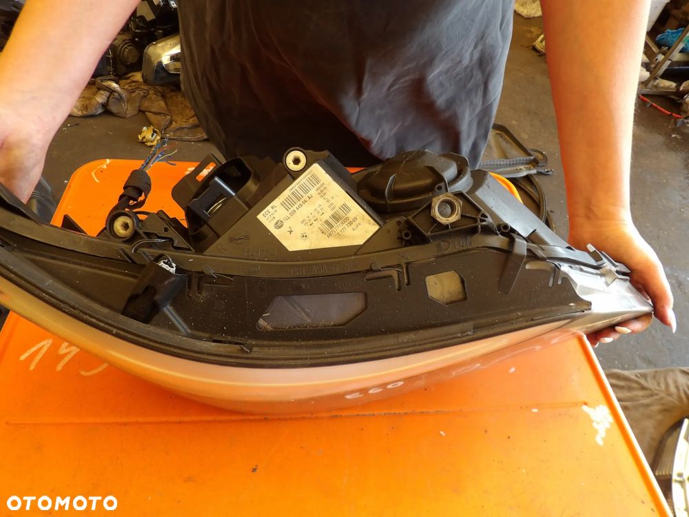 BMW - E60 - H7 - LIFT - PRAWA LAMPA PRZEDNIA - UK - 7177730 - 8