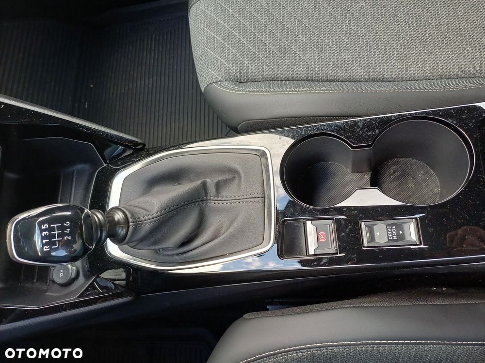 Peugeot 2008 PureTech 100 Allure S&S BVM6 - 17