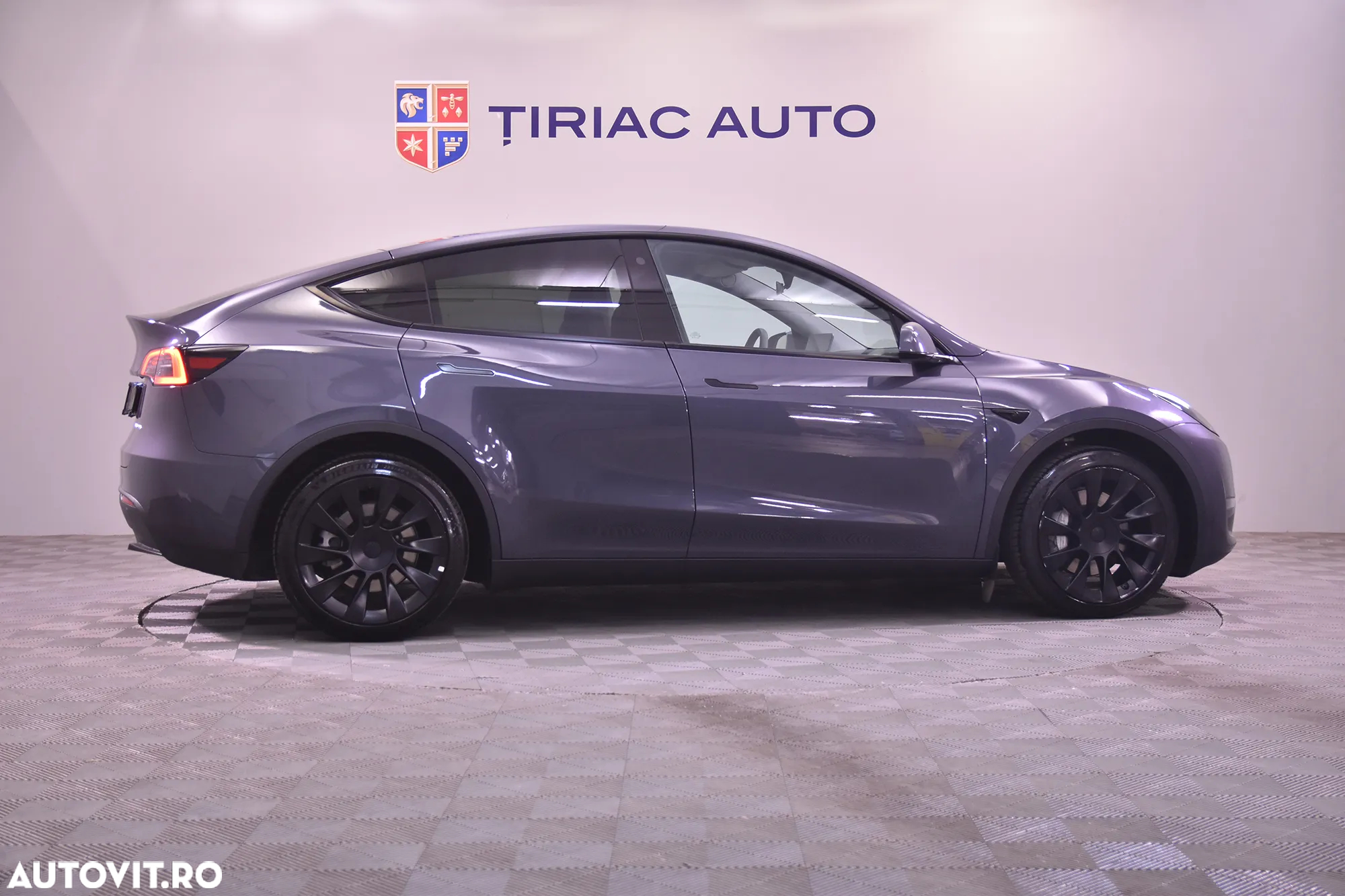 Tesla Model Y - 6