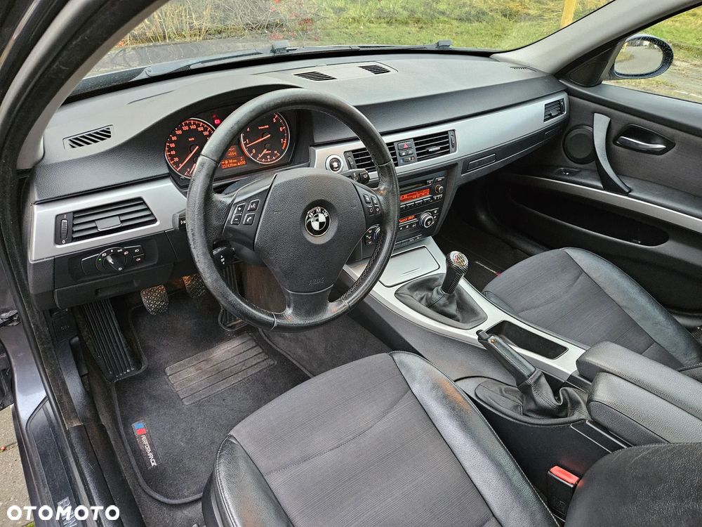 BMW Seria 3 320i - 14