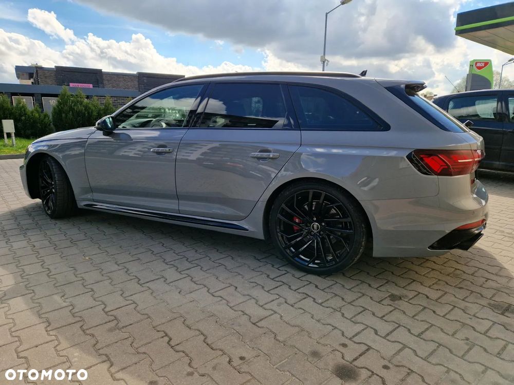 Audi RS4 Avant - 5