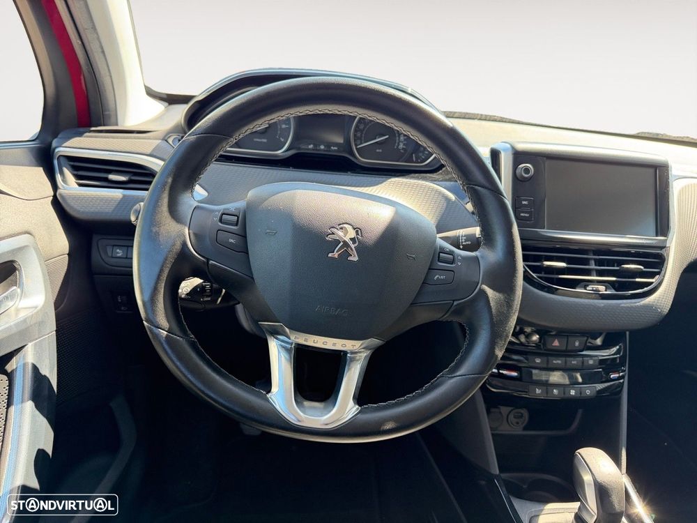 Peugeot 2008 1.2 PureTech Allure - 12