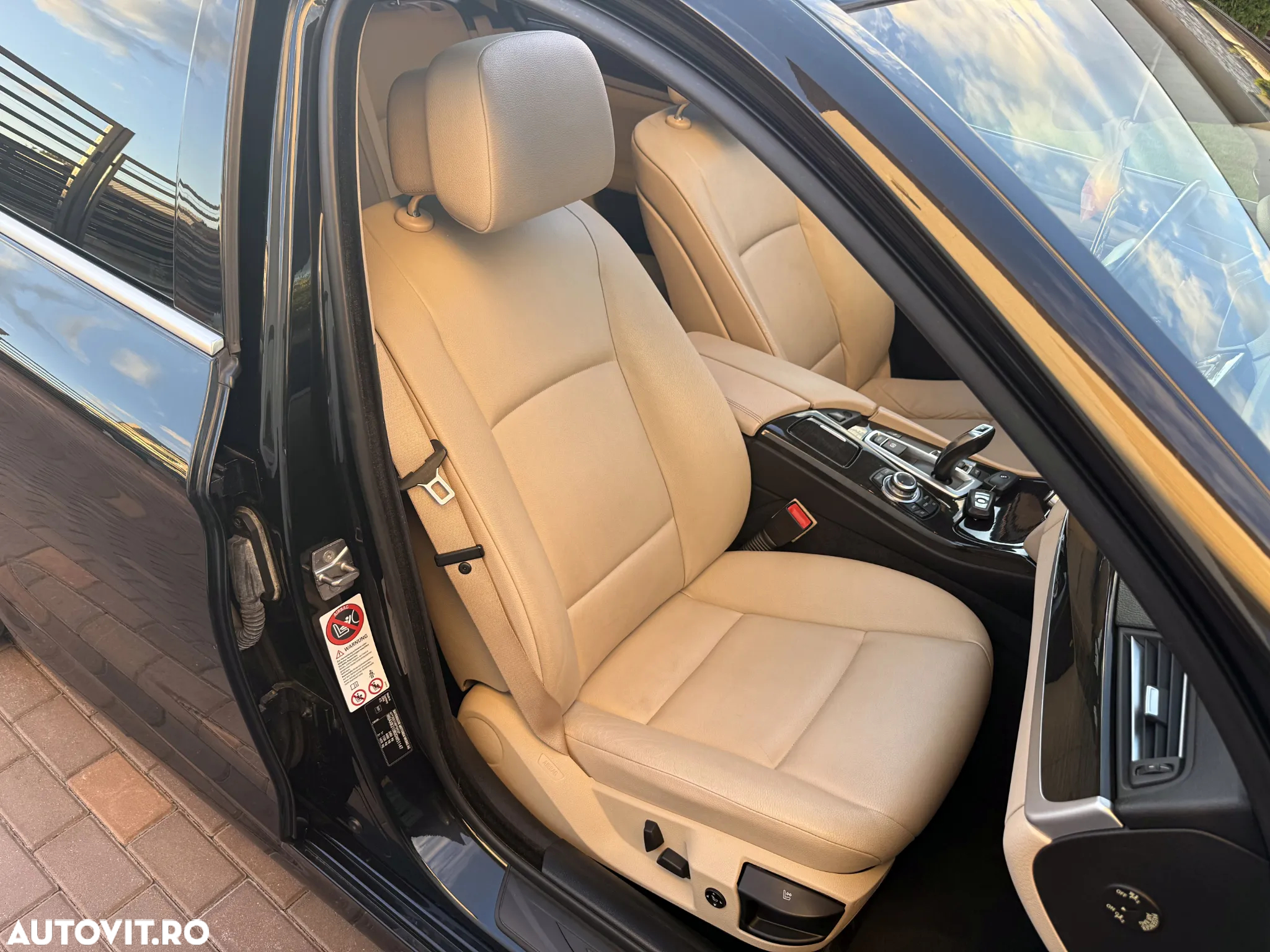 BMW Seria 5 525d Touring Aut. Luxury Line - 9