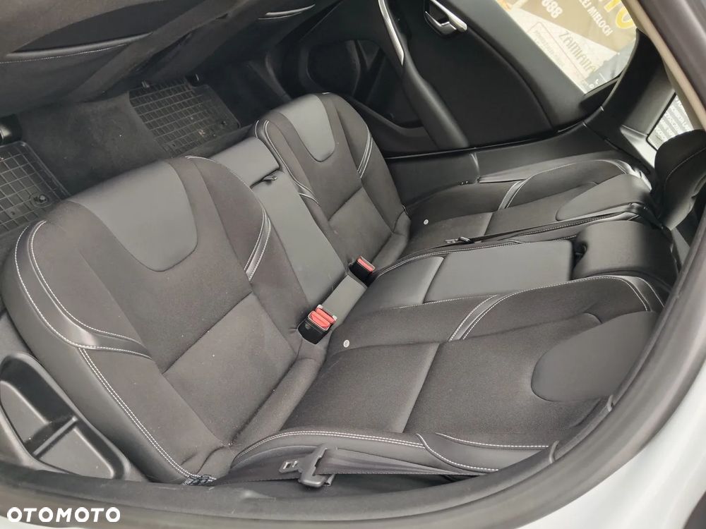 Volvo V40 D3 - 19
