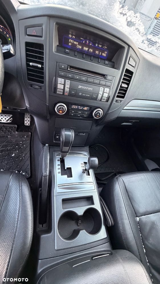 Mitsubishi Pajero - 17