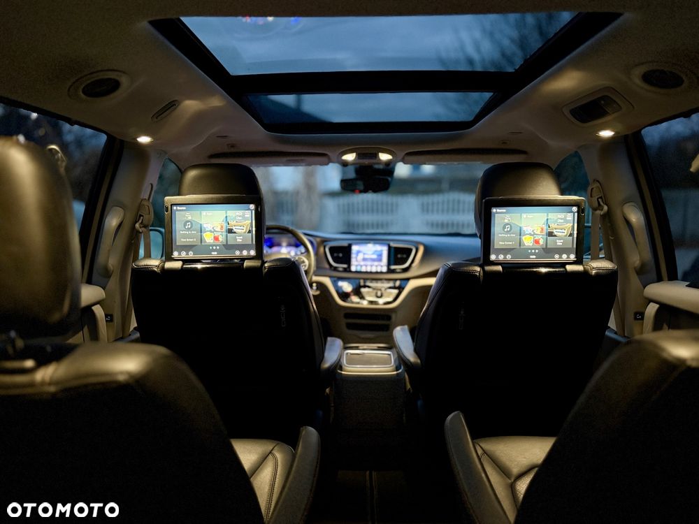 Chrysler Pacifica - 21