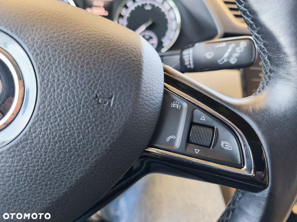 Skoda Superb 2.0 TDI Style - 25