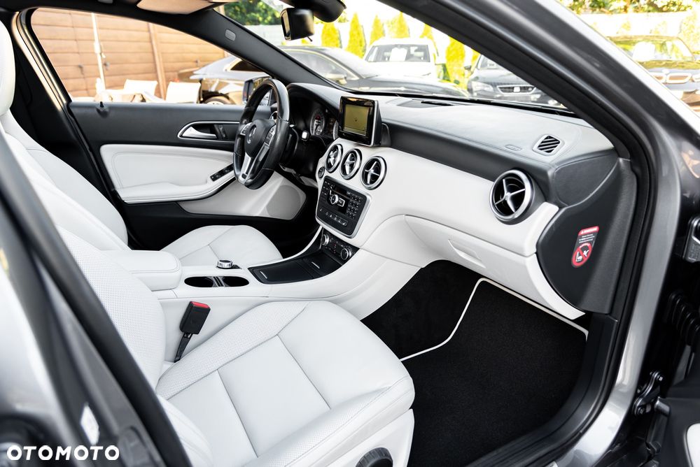 Mercedes-Benz Klasa A 250 4Matic 7G-DCT AMG Line - 23