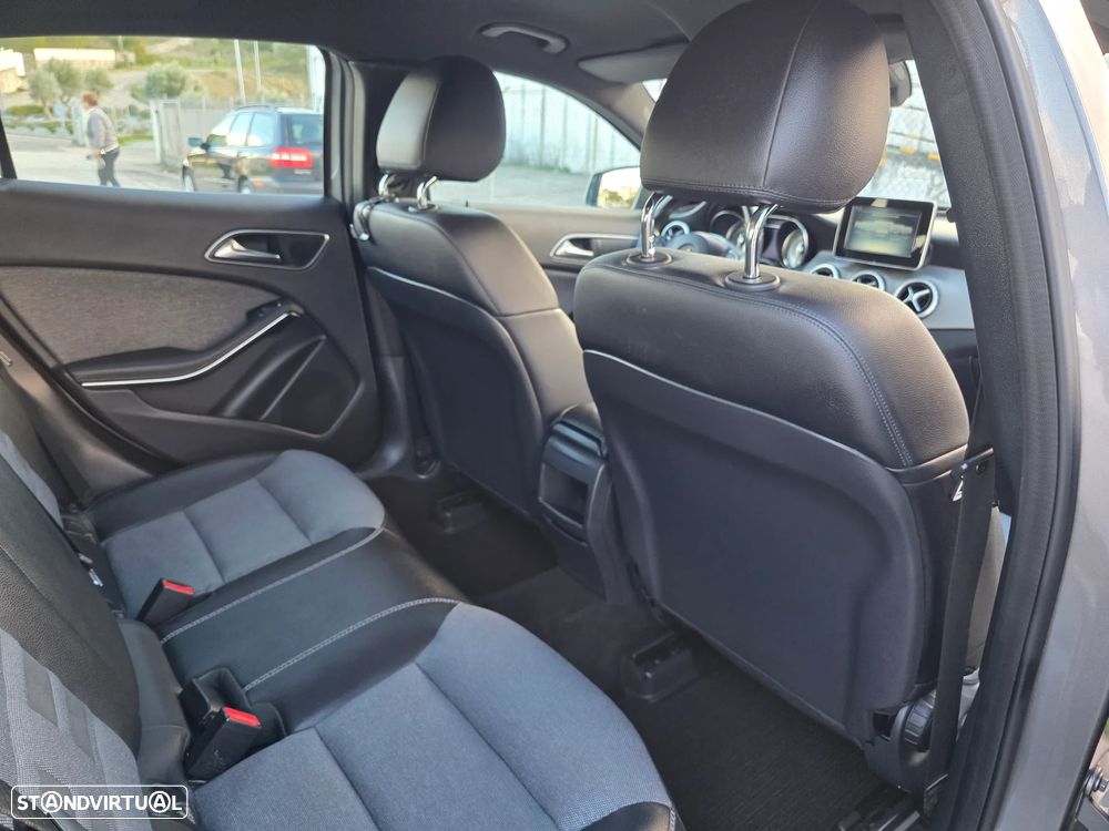 Mercedes-Benz GLA 180 CDI Urban - 15