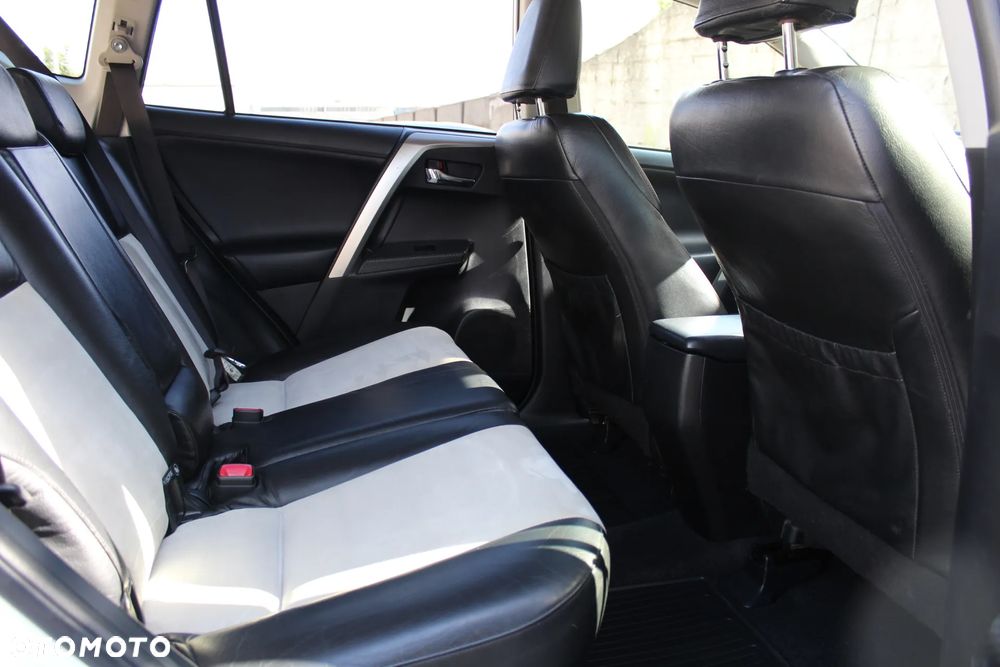 Toyota RAV4 2.0 D-4D Prestige - 21
