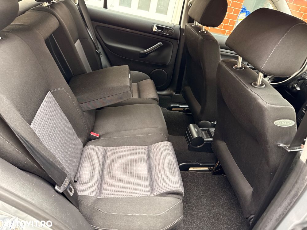 Volkswagen Golf 1.6 Comfortline - 18