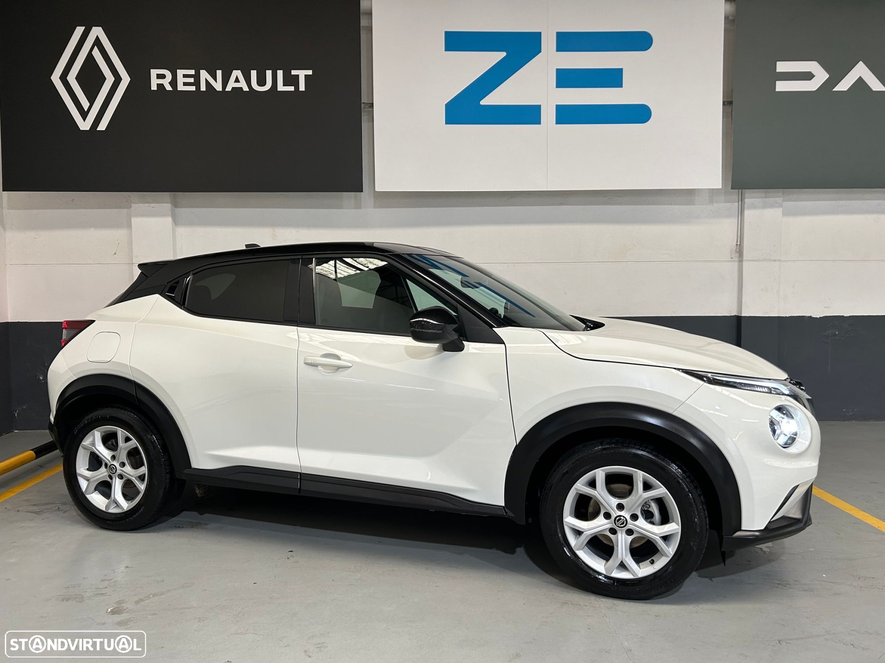 Nissan Juke 1.0 DIG-T N-Connecta - 1