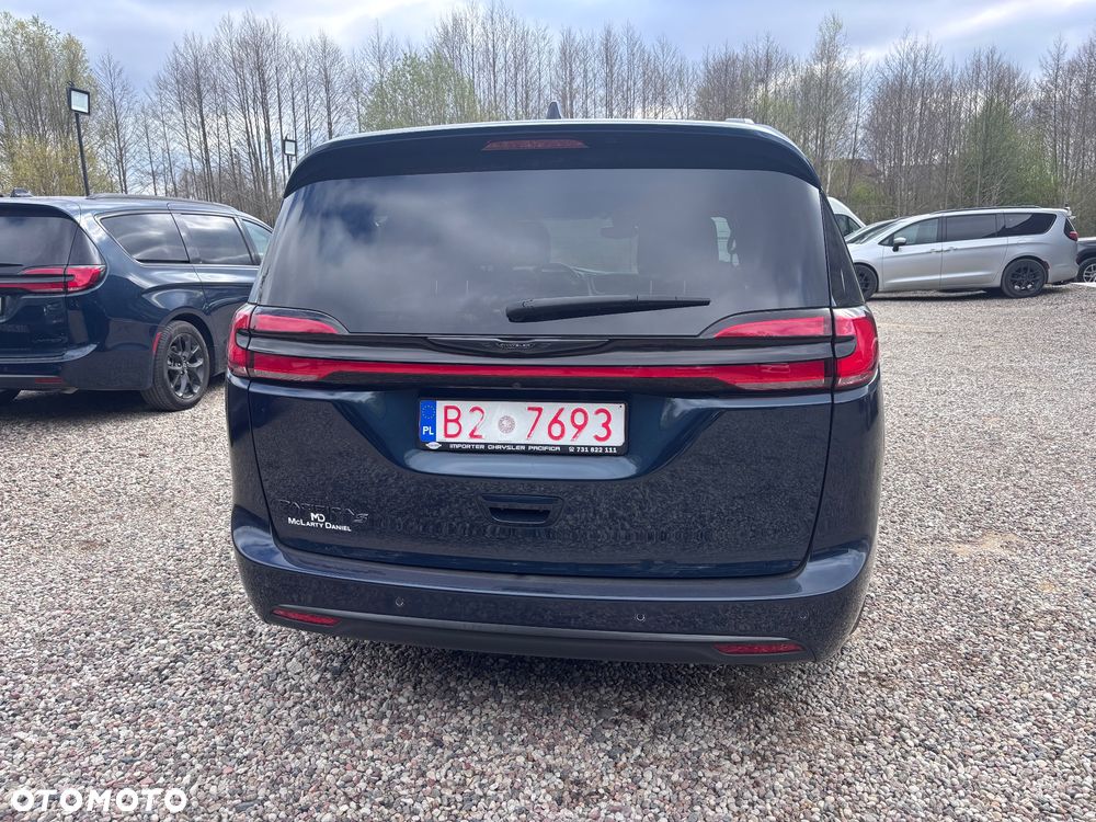 Chrysler Pacifica - 5