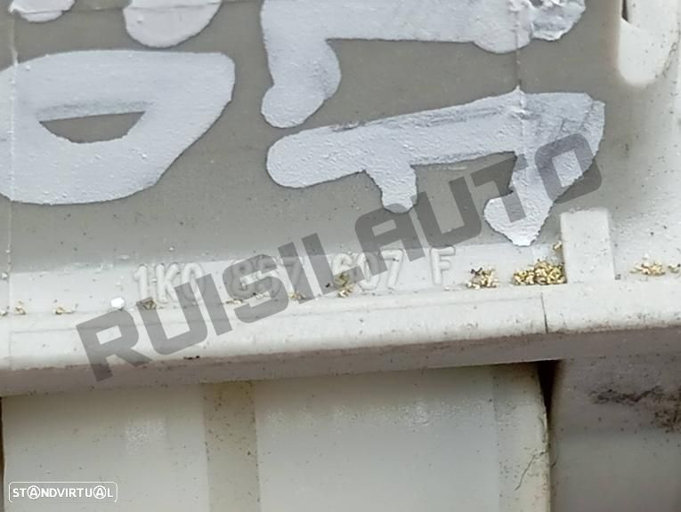 Pega / Puxador Tejadilho Frente Direito 1k085_7607f Vw Golf V ( - 3