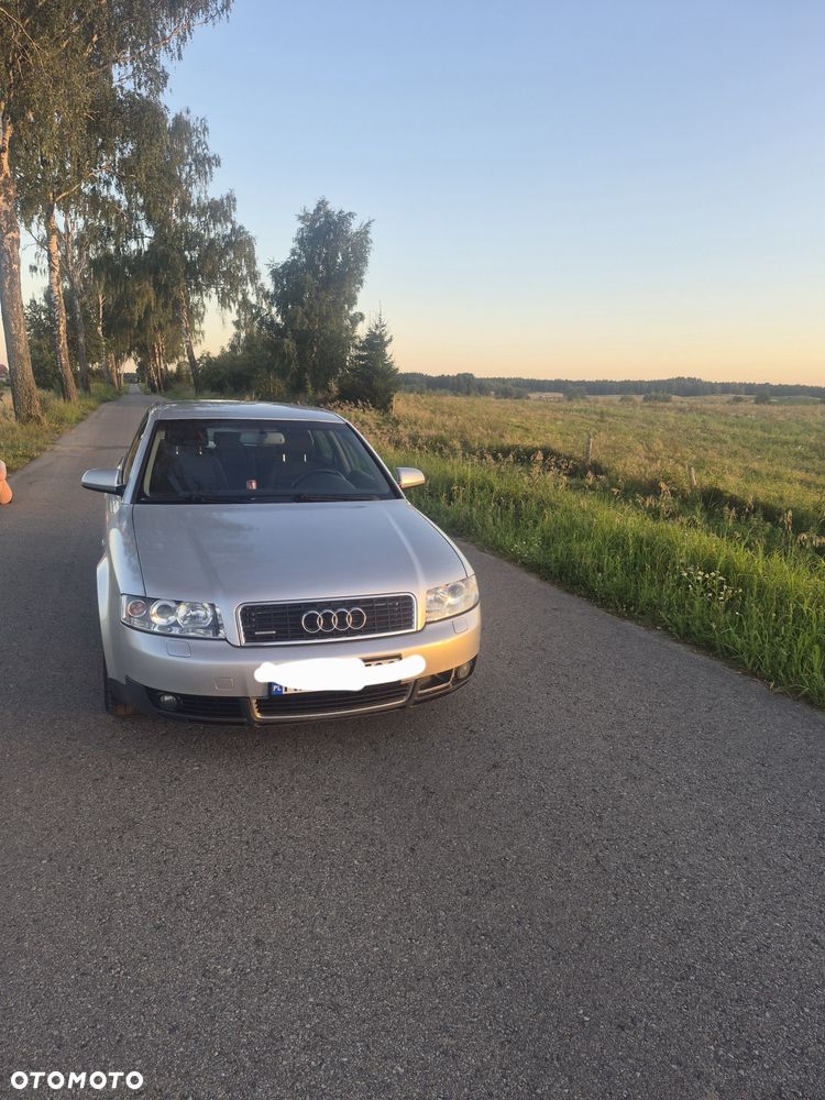 Audi A4 Limousine - 1