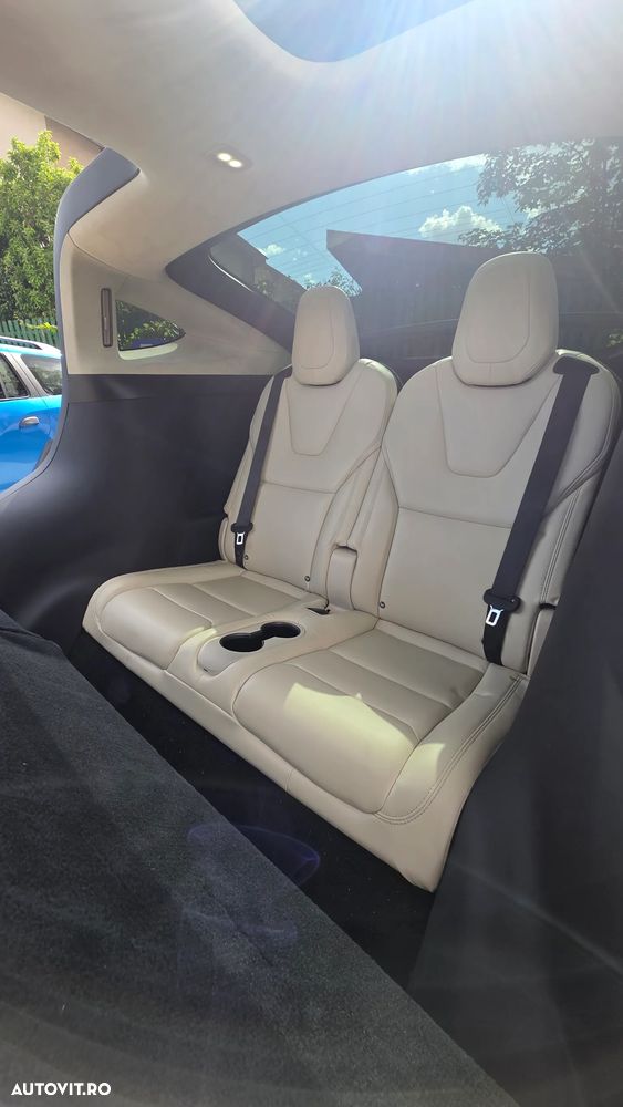 Tesla Model X - 38