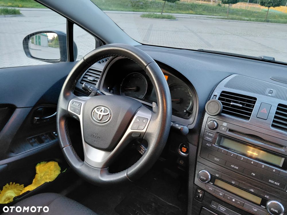 Toyota Avensis - 32