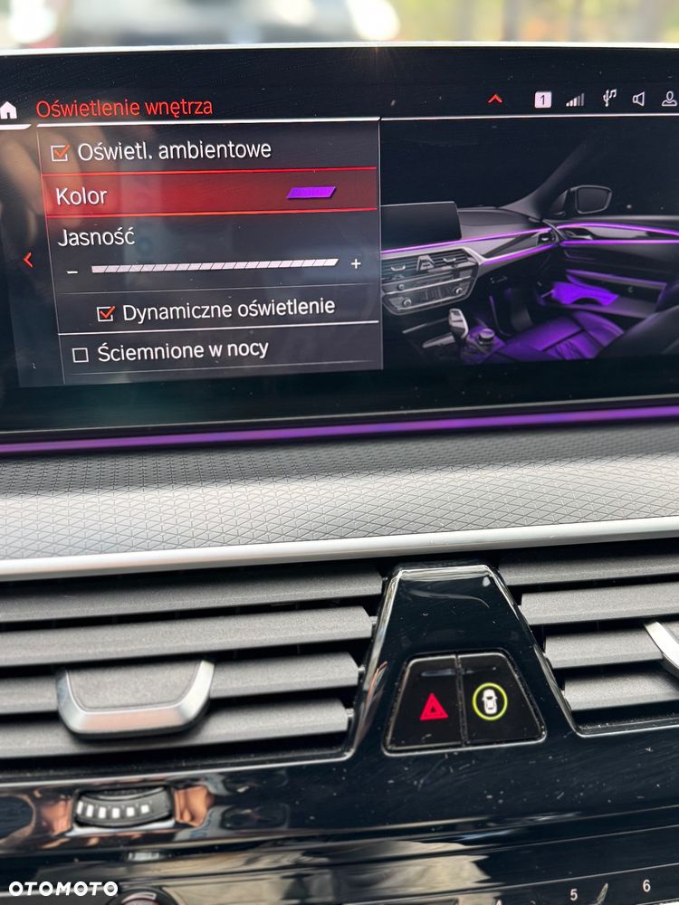 BMW Seria 5 530d xDrive Touring M Sport Edition - 35