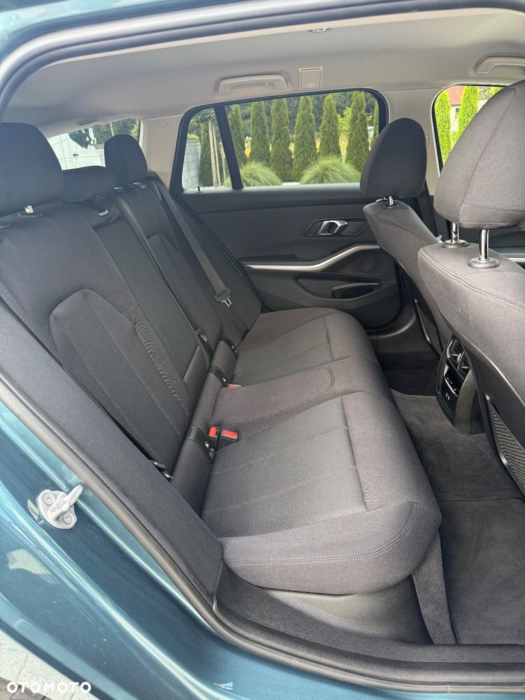 BMW Seria 3 318d - 33