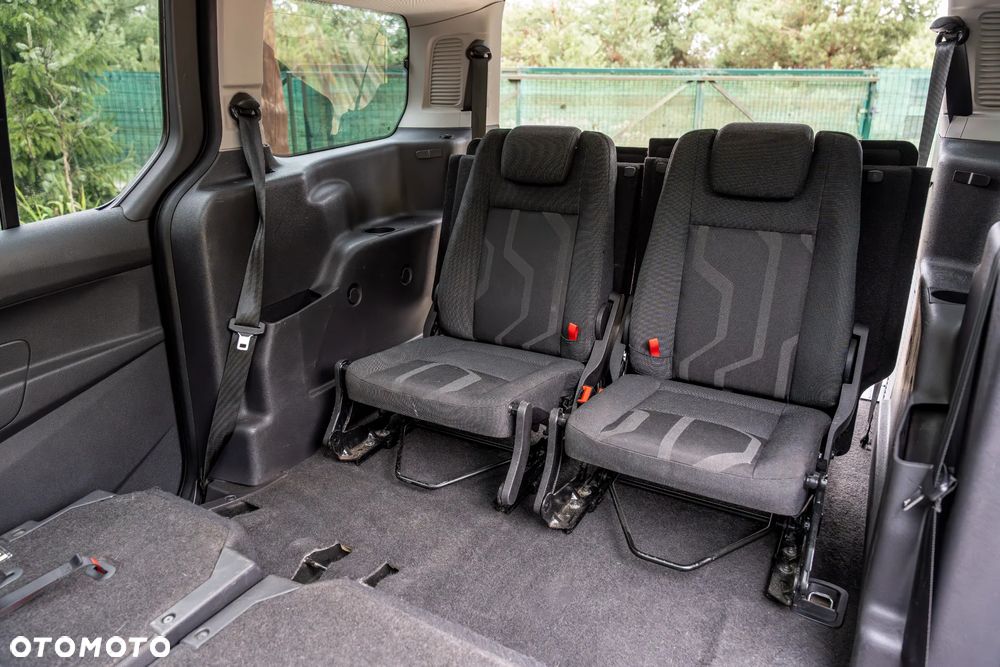 Ford Tourneo Connect Grand - 41