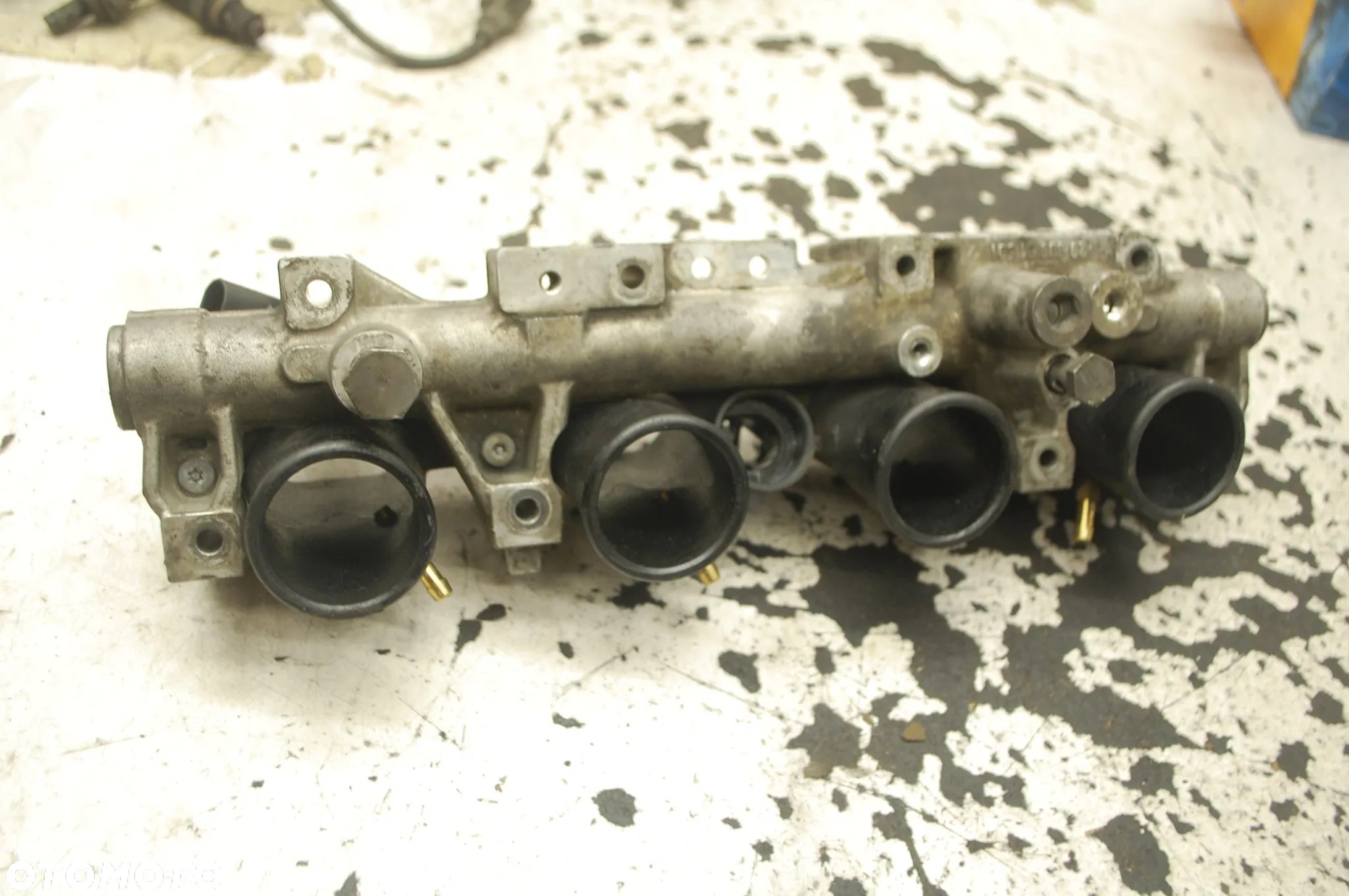 KOLEKTOR SSĄCY LISTWA WTRYSKOWA WTRYSKI LPG 06D133209T AUDI A4 B6 2.0 ALT - 3