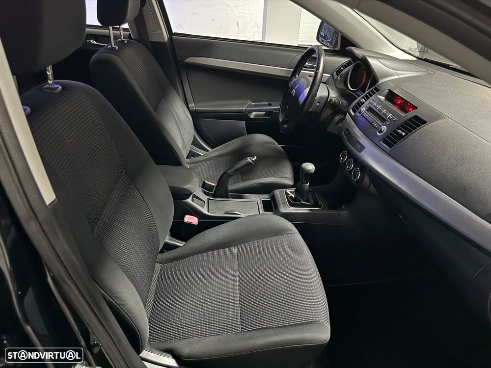 Mitsubishi Lancer Sportback 1.6 Invite Black Edition ClearTec - 37