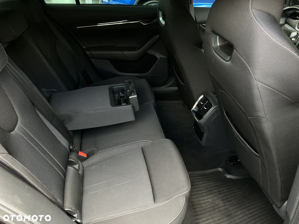 Skoda Octavia 2.0 TDI SCR Style DSG - 8