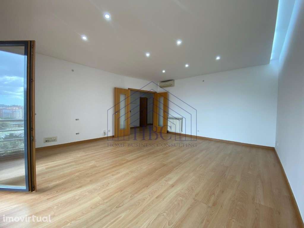 Apartamento T3 nas Colinas do Cruzeiro | 4 Parqueamentos + Arrecadação - Grande imagem: 2/42