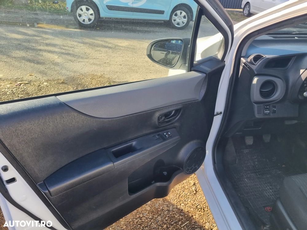 Toyota Yaris 1.0 VVT-i Life - 11