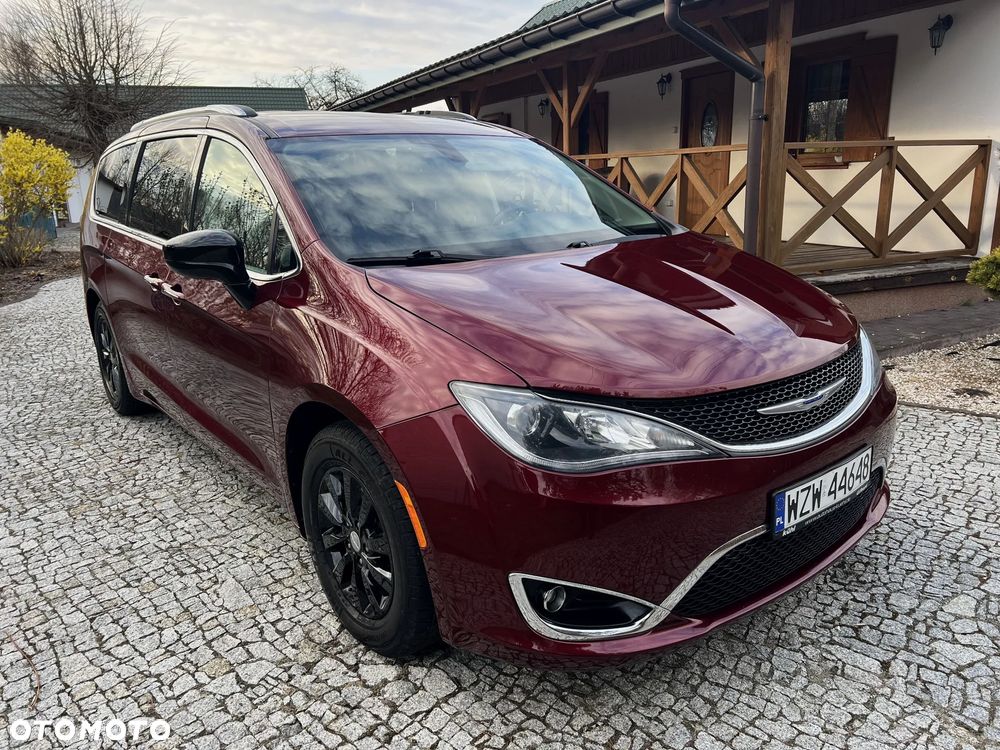 Chrysler Pacifica - 2