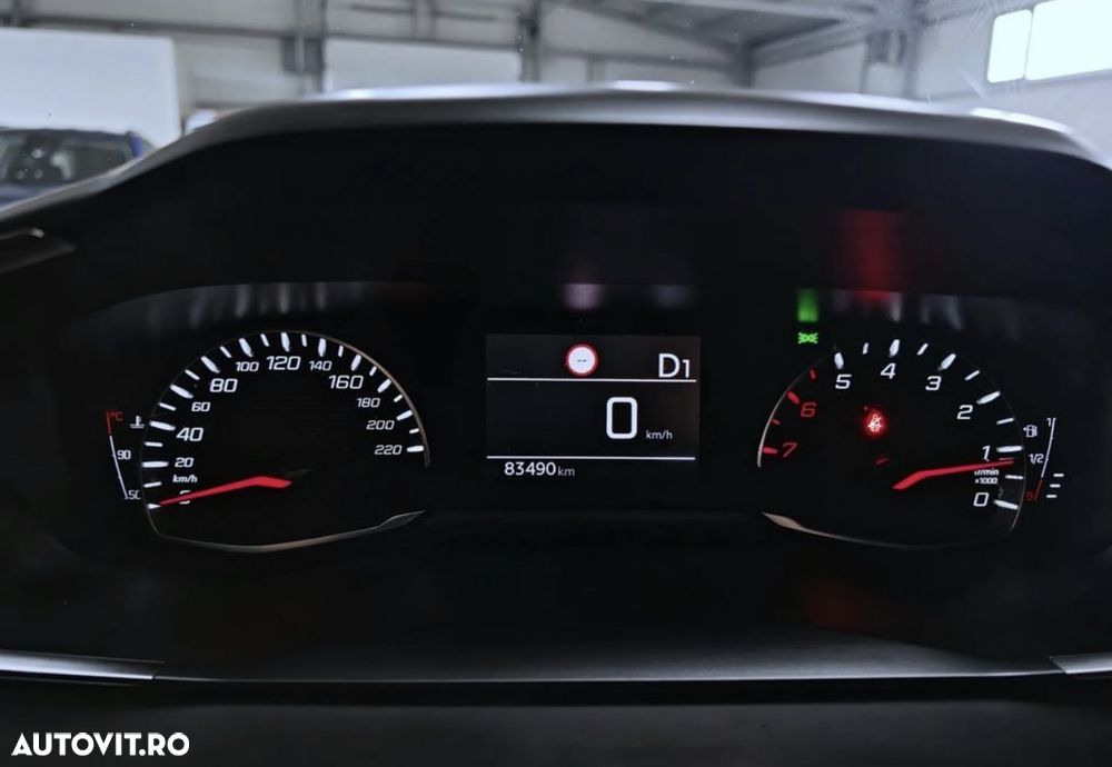 Peugeot 2008 1.2 L PureTech STT EAT8 Allure - 12