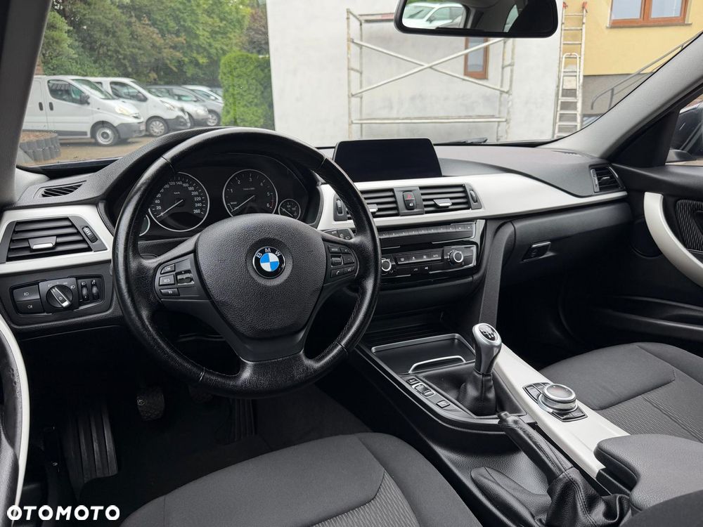 BMW Seria 3 318d Luxury Line Purity - 24