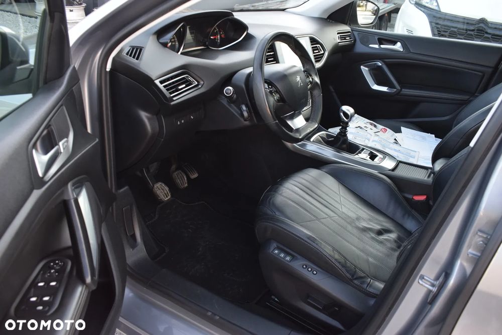 Peugeot 308 1.2 PureTech Allure S&S - 5