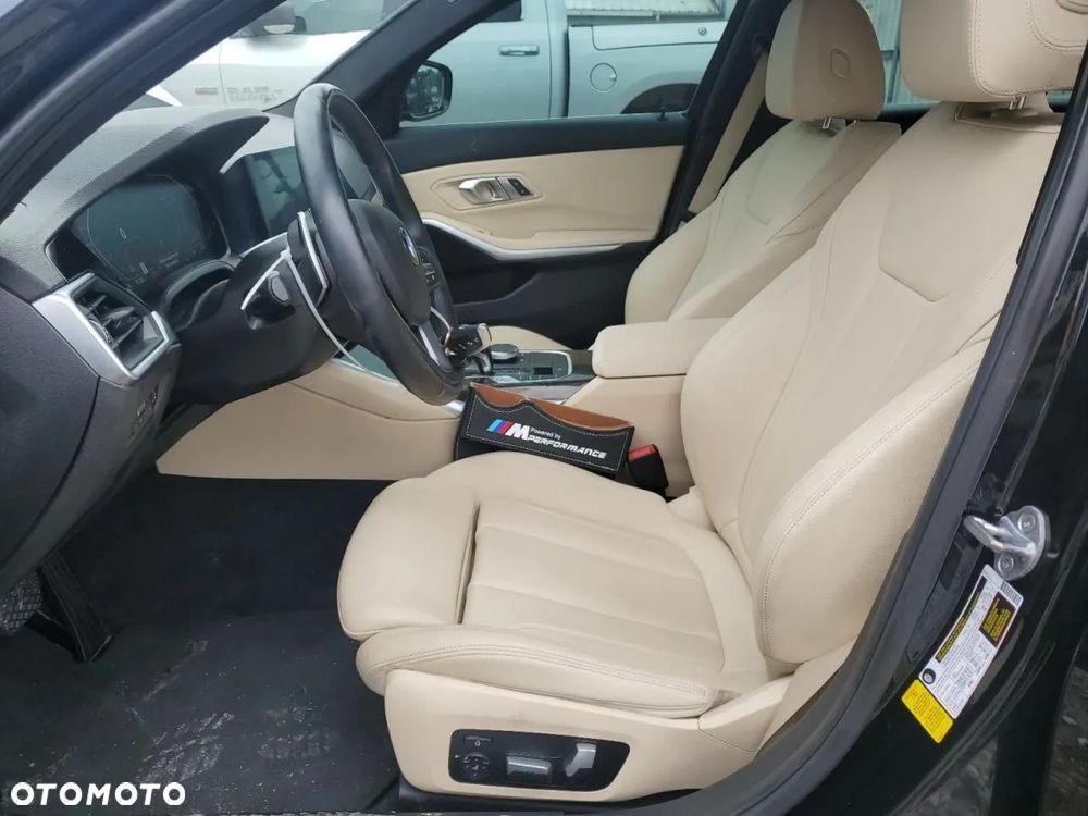 BMW Seria 3 330i - 7