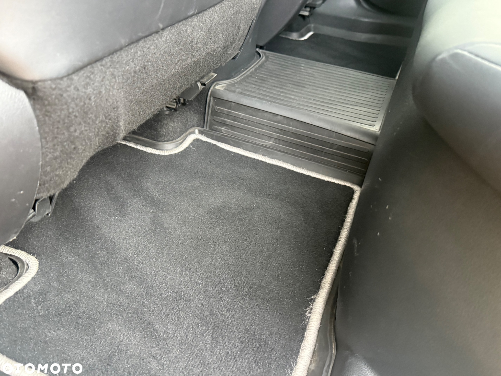 Toyota RAV4 2.5 Hybrid Black Edition by JBL 4x4 - 17
