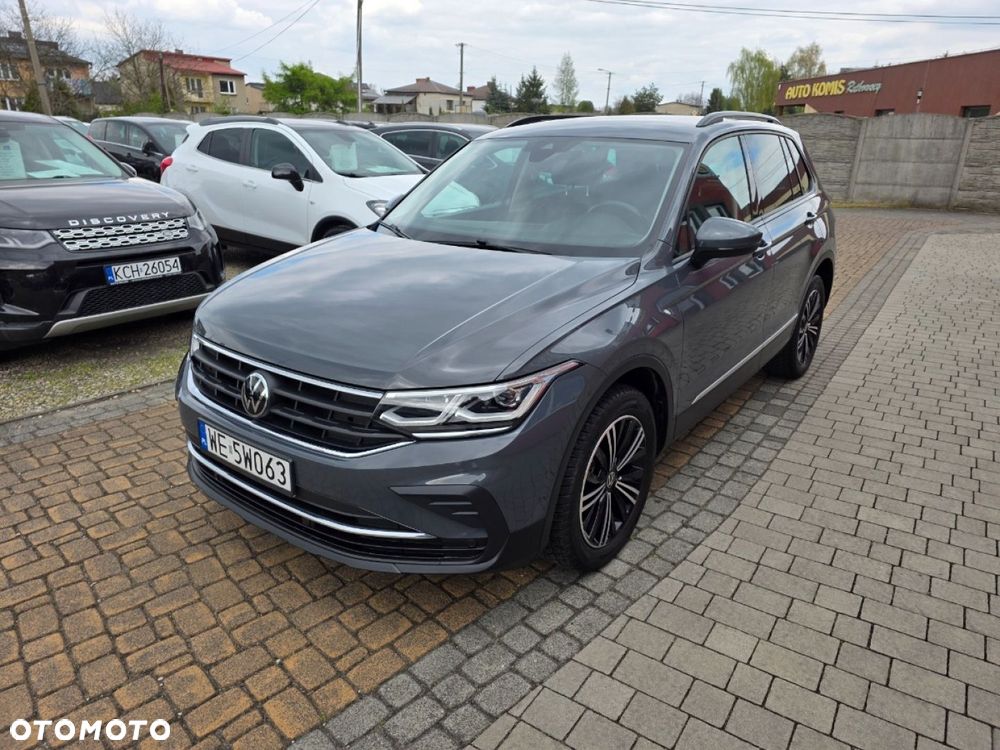 Volkswagen Tiguan - 1