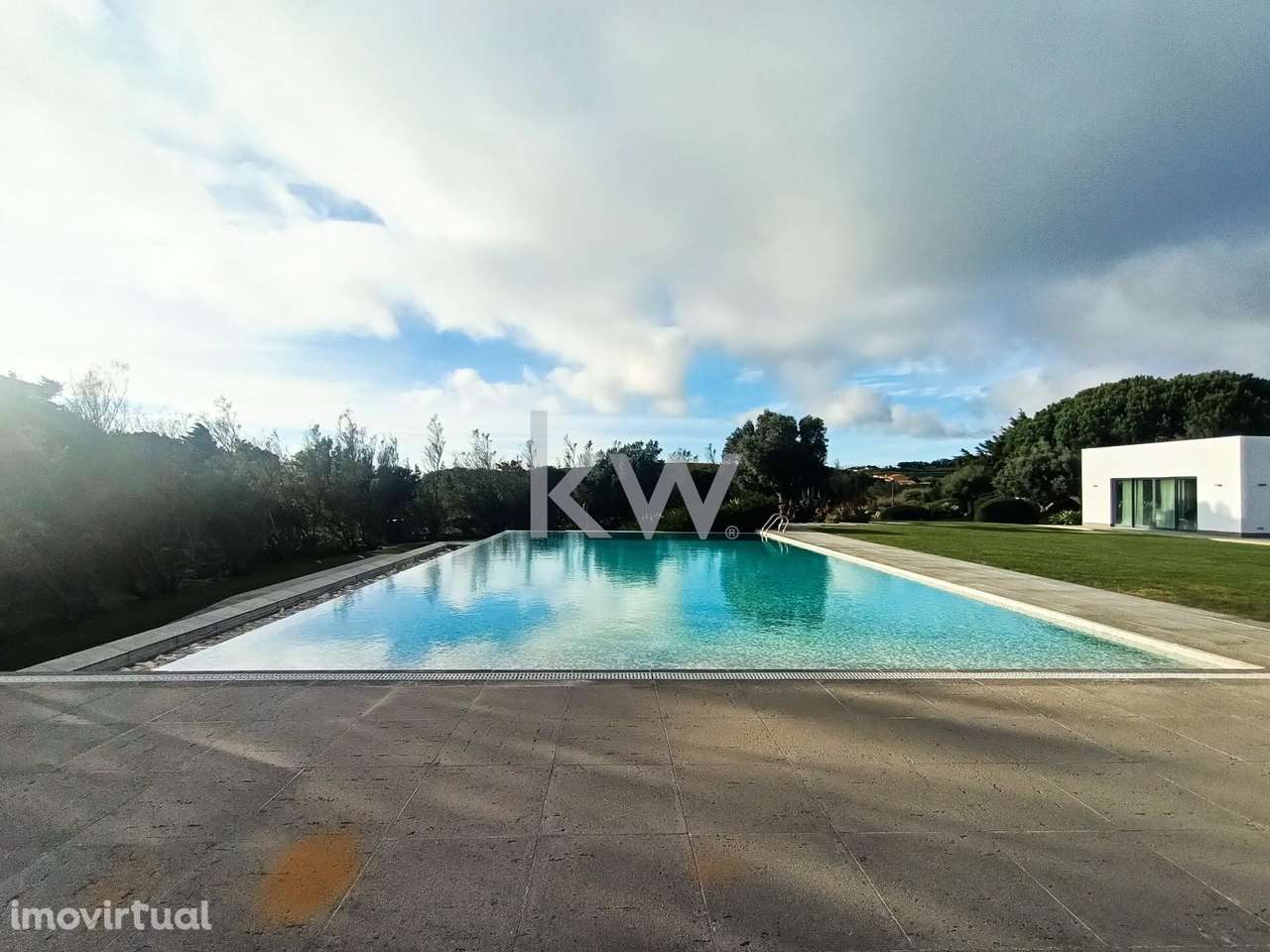 Moradia em Condomínio fechado com piscina, quadra de tênis e segurança - Grande imagem: 2/30