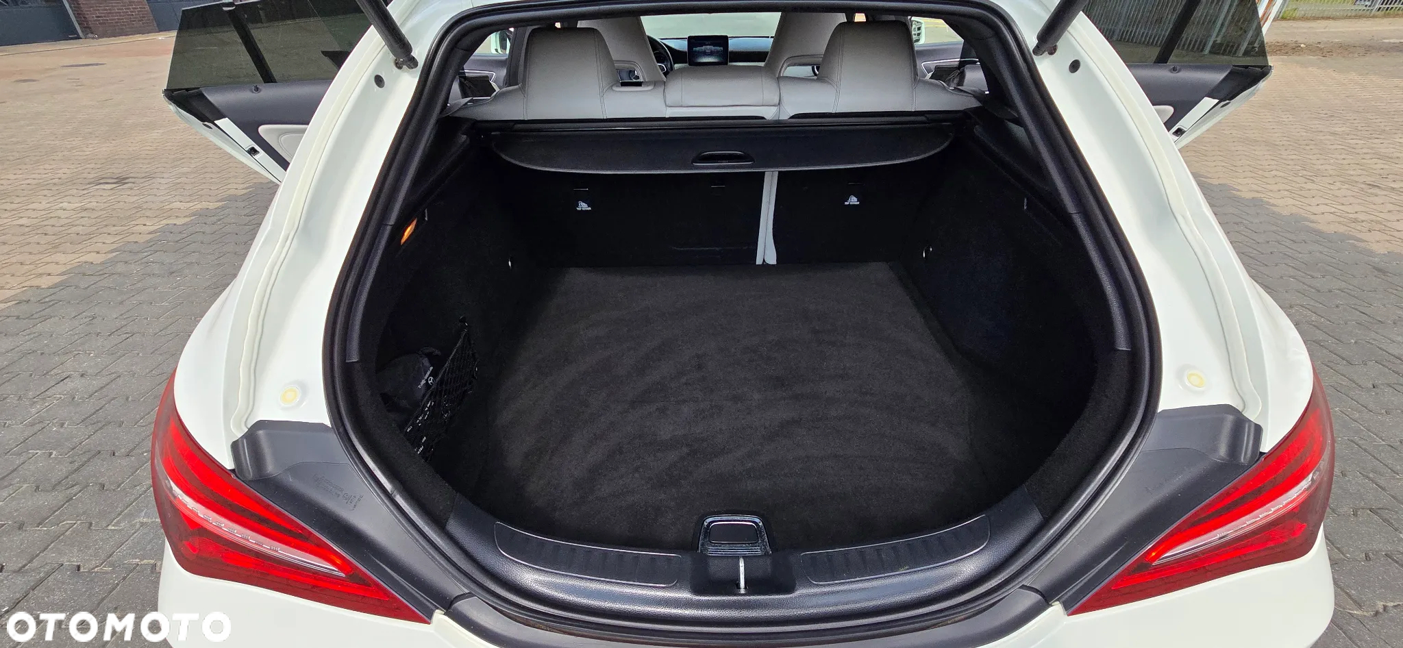 Mercedes-Benz CLA 200 7G-DCT Urban - 10
