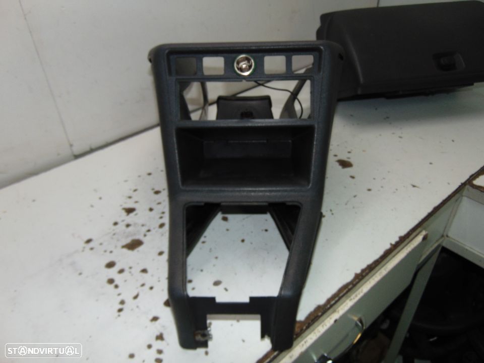 Peugeot 305 consola central/porta luvas - 2