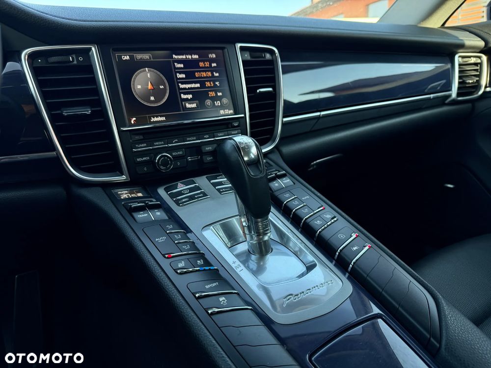 Porsche Panamera 4 PDK Edition - 11