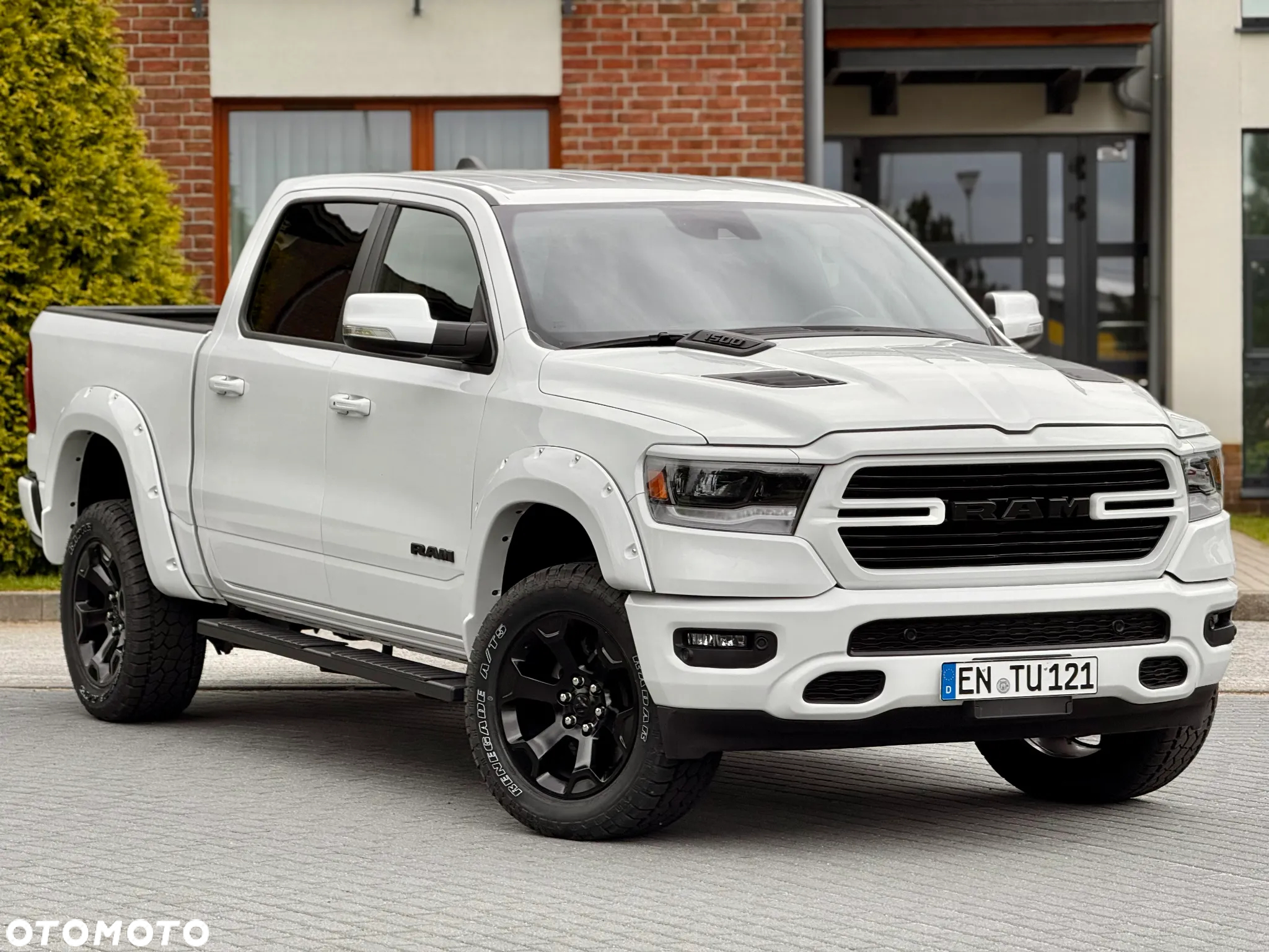 RAM 1500 Crew Cab Shortbed Laramie - 6