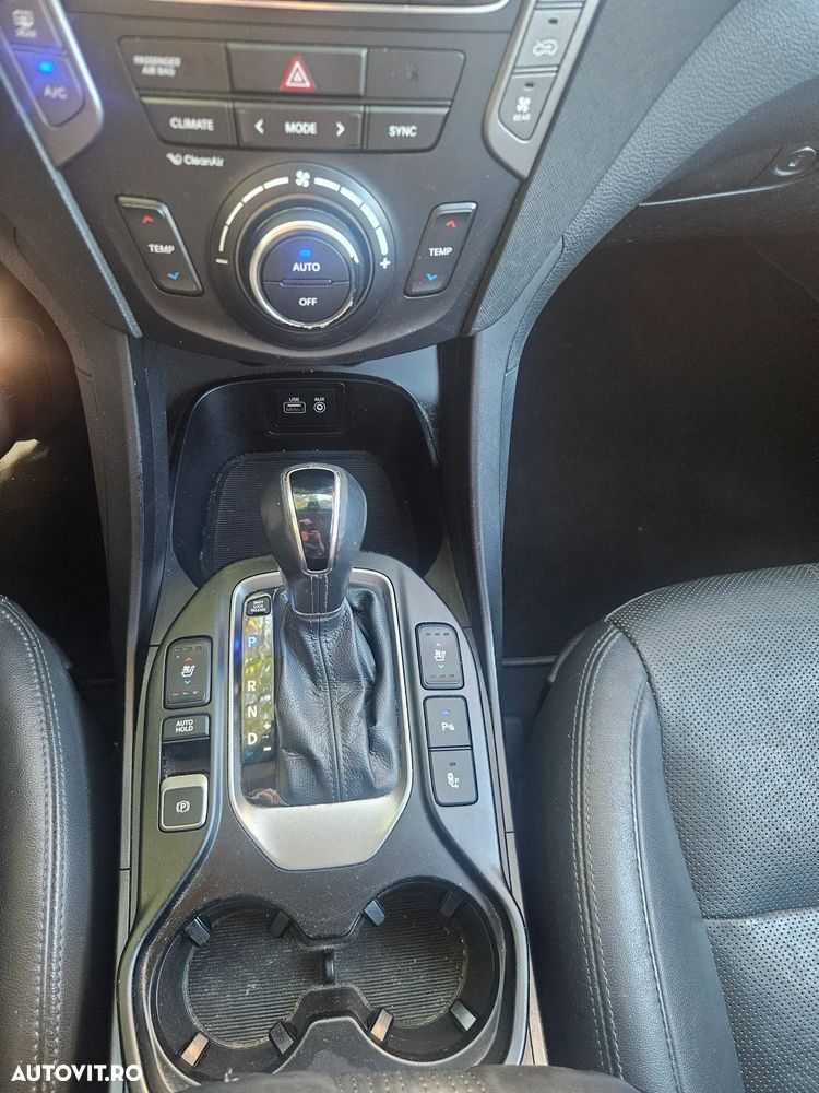 Hyundai Grand Santa Fe - 16