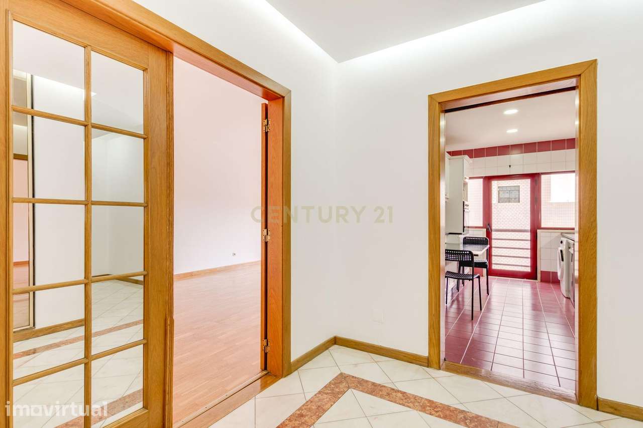 Apartamento T4 com Terraço Privativo e Churrasqueira no Condomínio Lez - Grande imagem: 5/45