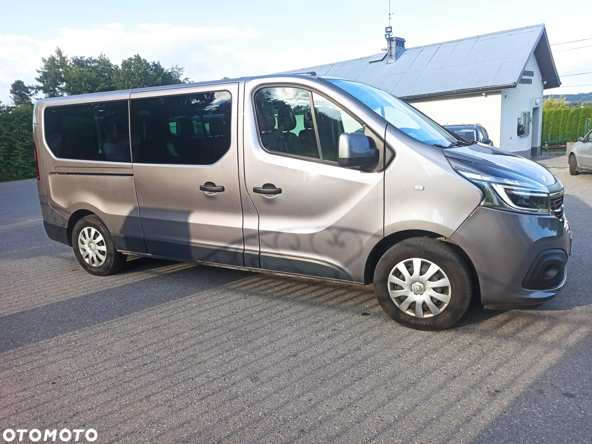 Renault Trafic Grand SpaceClass 2.0 dCi - 4