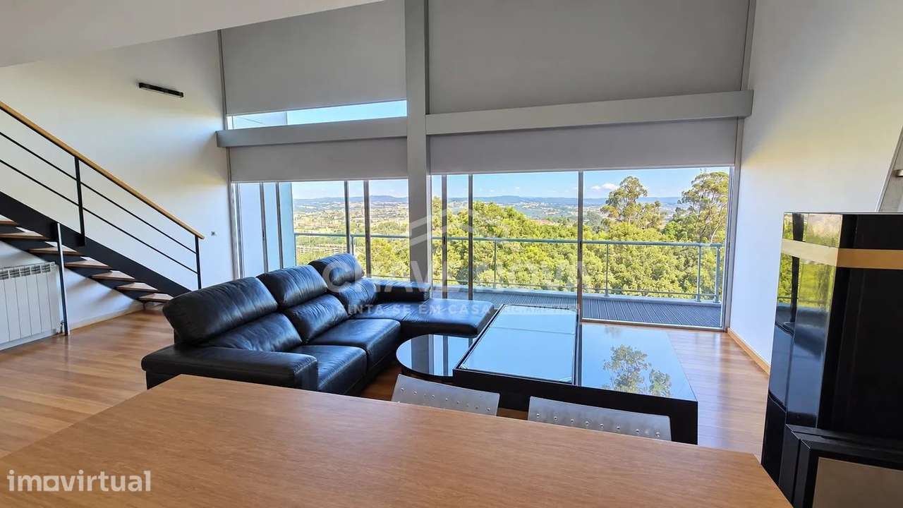 Apartamento Duplex com Mezzanine e Varanda | Quinta do Cravel - Grande imagem: 2/14