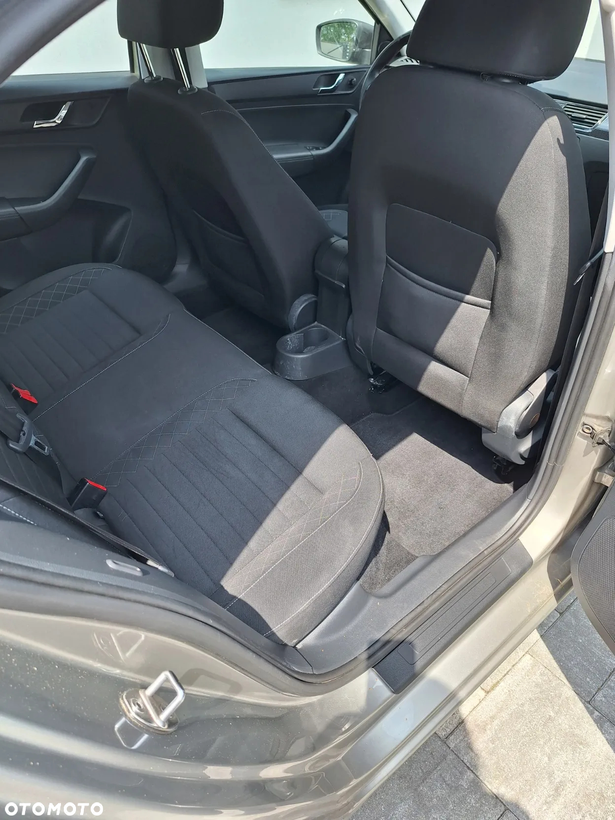 Skoda RAPID 1.2 TSI Active - 12