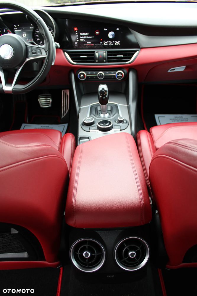 Alfa Romeo Giulia 2.0 Turbo 16V AT8-Q4 Veloce Ti - 29