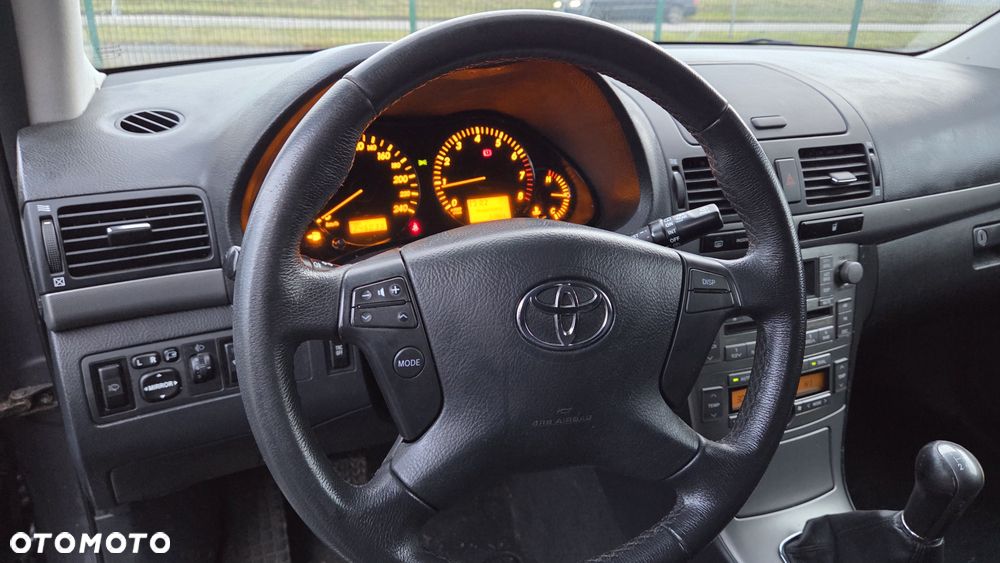 Toyota Avensis 1.8 VVT-i Combi - 13